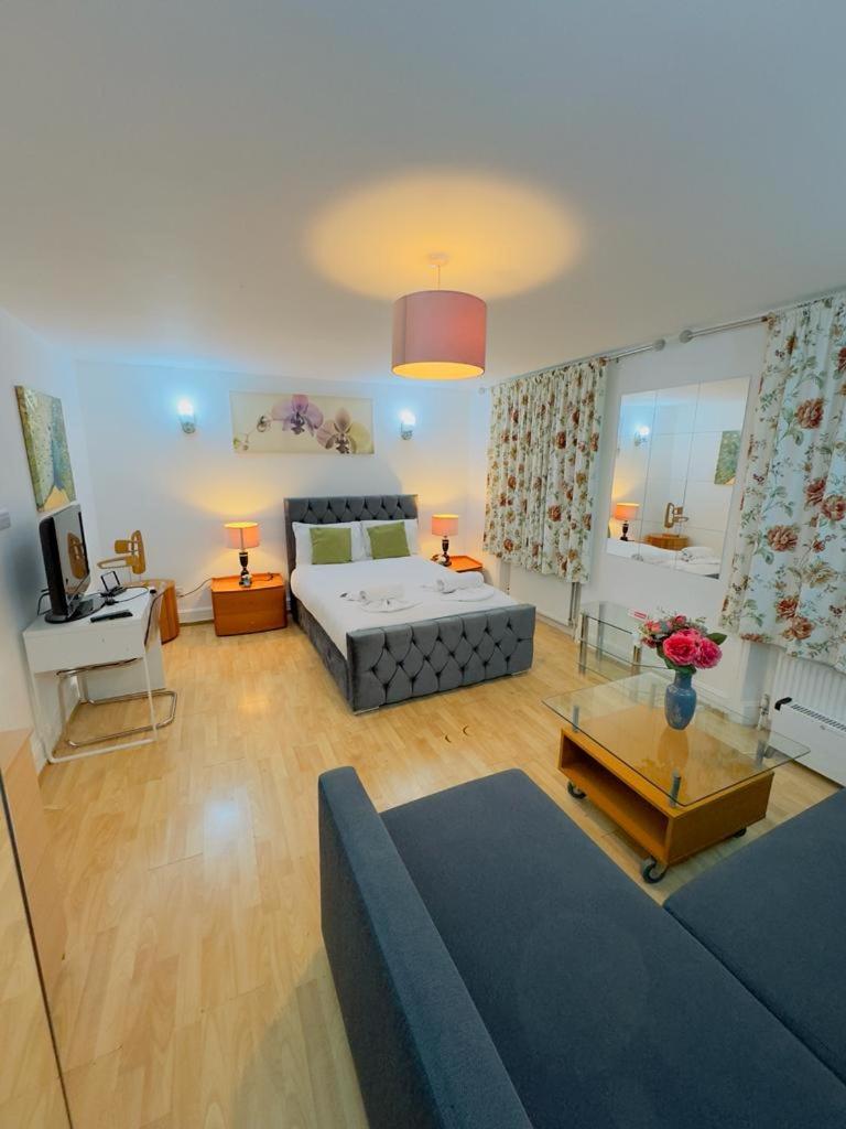 Bright Budget Studio Apartment In Central 런던 외부 사진